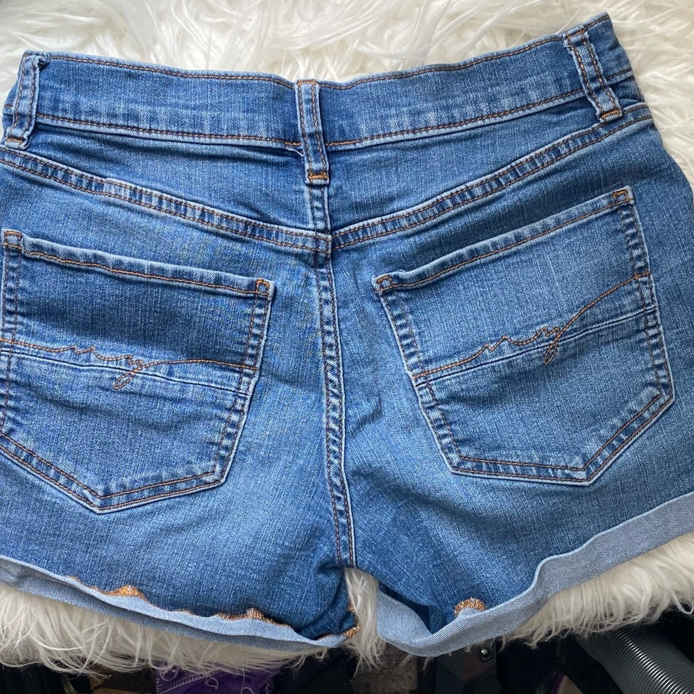 NY&C Women's Size 0 Blue Denim Rolled
Cuff Shorts - Picture 8 of 9